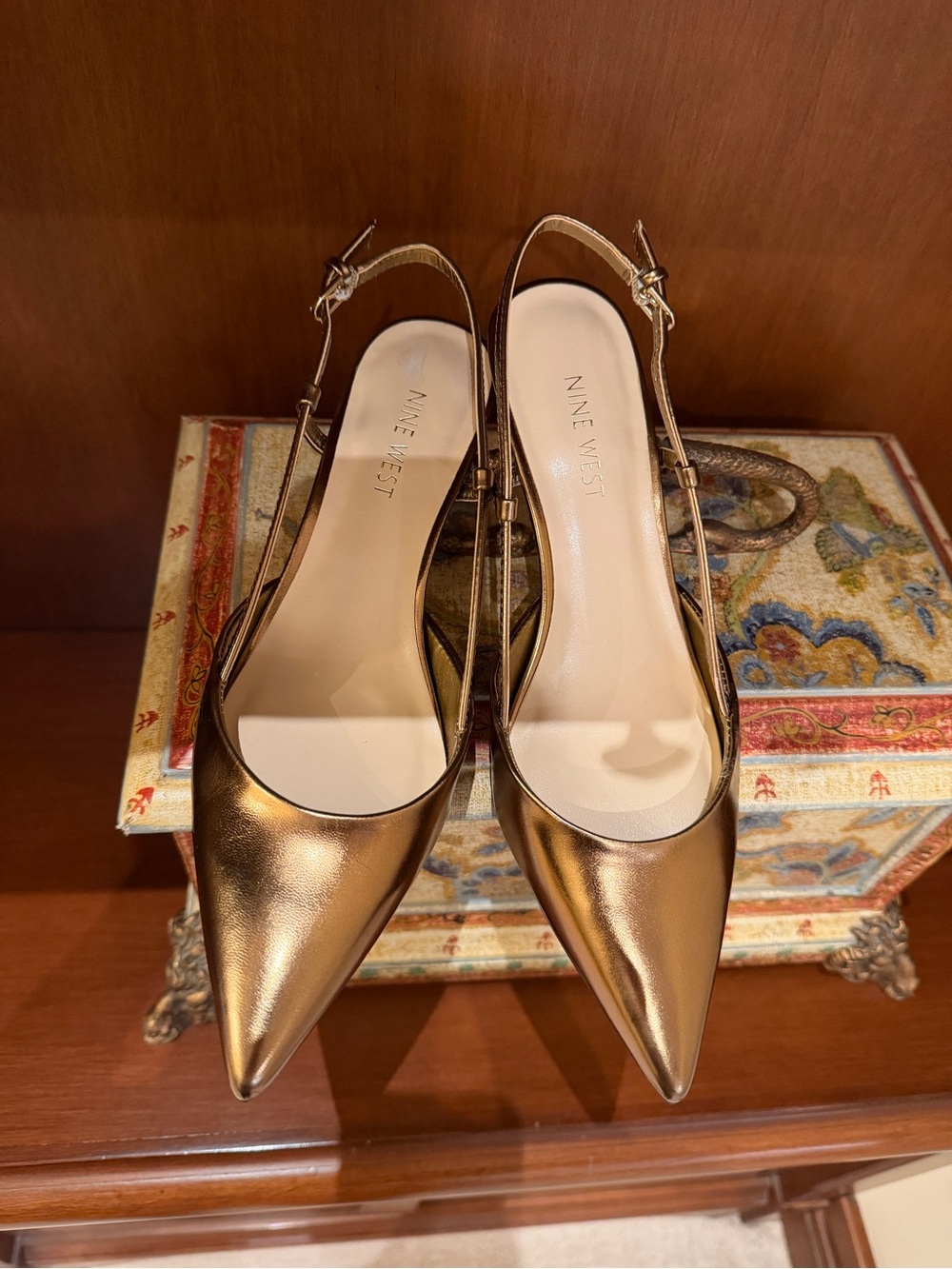 Nine West Metallic Bronze/ Gold Pointed Slingback Pumps, size 8M